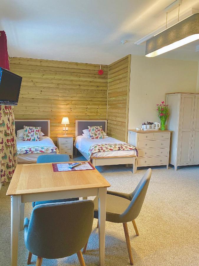 Court Colman Manor Guest House Bridgend  Bilik gambar